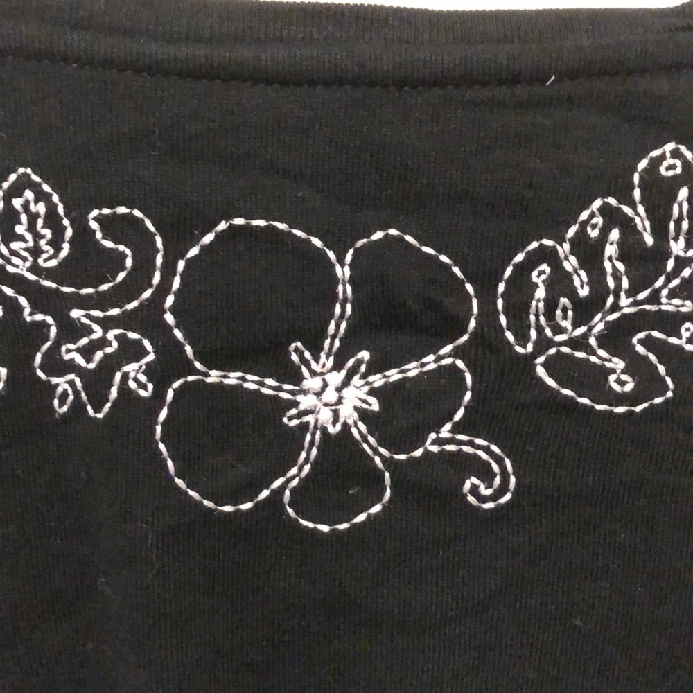 Crofts and Barrow Embroidered Tee - Picture 4 of 6